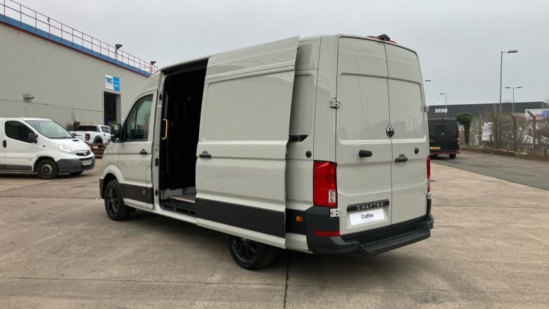 Volkswagen Crafter Cr35 Mwb Diesel Fwd 2.0 TDI 140PS Commerce Plus High Roof Van